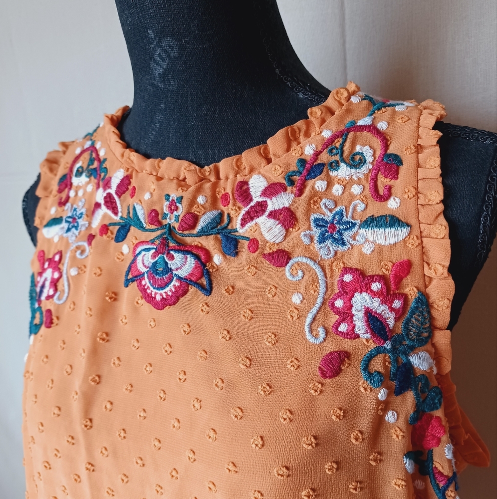 Love On A Hanger Embroidered Sleeveless Top - Picture 2 of 7